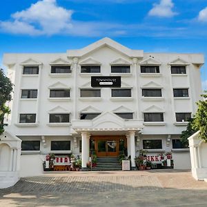 Super Townhouse Subhash Nagar Formerly Royal Palazzo